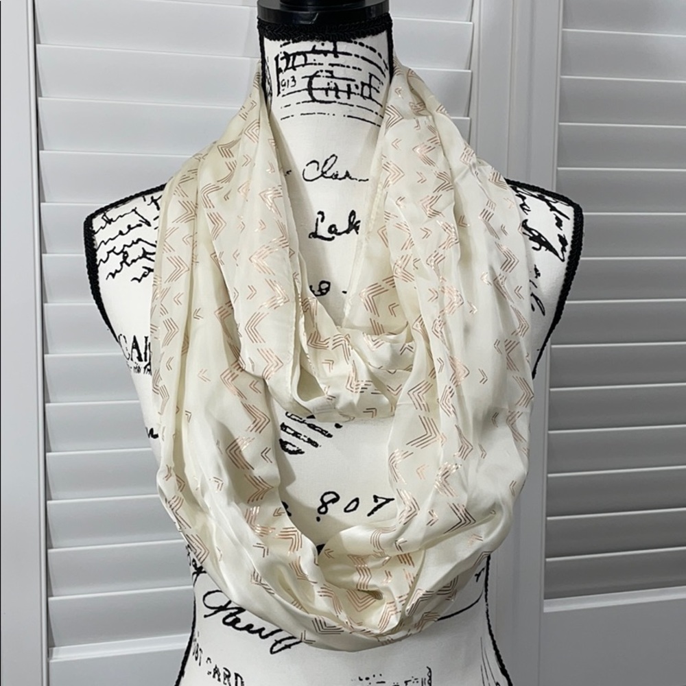 APT. 9 Loop/Infinity Scarf - Picture 3 of 7